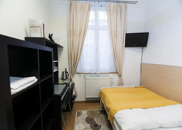 Akacja Goscinne Hostel *