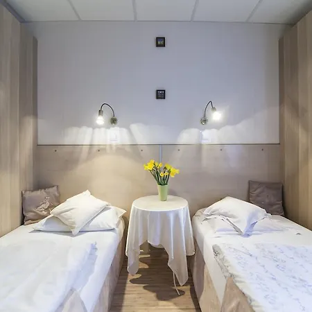 Hostel Akacja Goscinne *