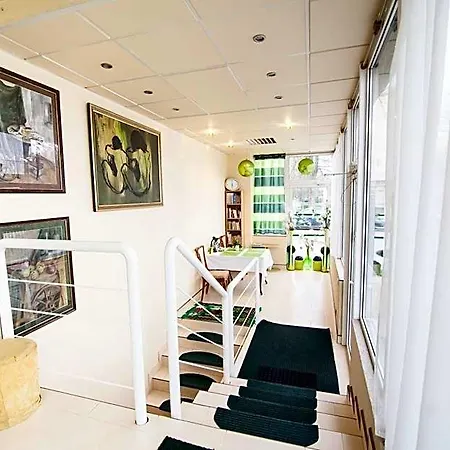 Akacja Goscinne Hostel *
